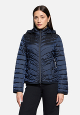Outdoorjacke mit abnehmbarer Kapuze / Modellfoto Vorderseite