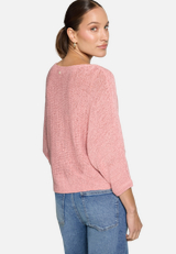 Strickpullover mit Fledermausärmeln / Modellfoto Rückseite