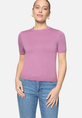 Kurzarmpullover  mit Wellensaum  / Modellfoto Vorderseite