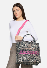 Shopper im Leo-Look / Modellfoto Vorderseite