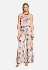 Jumpsuit mit Blumenprint / Modellfoto Vorderseite