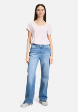Basic Shirt mit Rundhalsausschnitt / Modellfoto Vorderseite (Outfit)