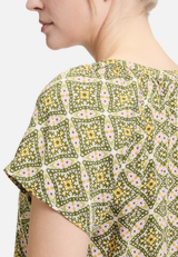 Blusenshirt mit Muster / Detailbild