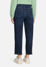 Used Look-Jeans mit Waschung / Modellfoto Rückseite