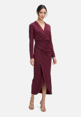 Abendkleid mit V-Ausschnitt / Modellfoto Vorderseite