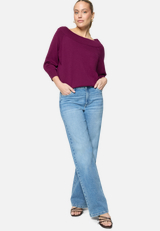 Strickpullover mit Carmenausschnitt  / Modellfoto Vorderseite (Outfit)
