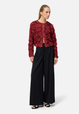 Bolero-Jacke mit 3D Blumen / Modellfoto Vorderseite (Outfit)