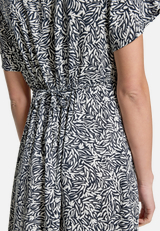 Blusenkleid Mini mit Bindegürtel  / Modellfoto Rückseite
