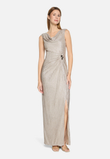 Abendkleid im Glitzer-Look / Modellfoto Vorderseite