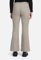 Stoffhose mit Bügelfalte / Modellfoto Rückseite