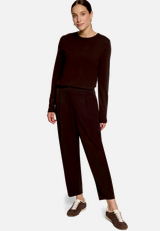 Basic-Pullover  mit Rundhalsausschnitt  / Modellfoto Vorderseite (Outfit)