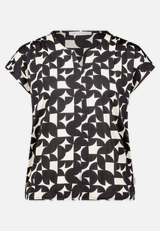 Blusenshirt mit Gummizug / Vorderseite