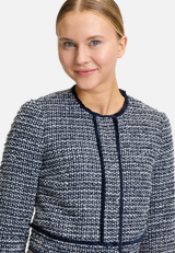Bolero-Jacke mit aufgesetzten Taschen / Detailbild