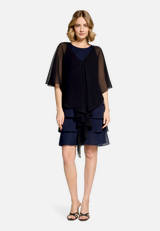 Chiffonstola mit Volant / Modellfoto Vorderseite (Outfit)