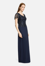 Abendkleid mit Stickerei / Modellfoto Vorderseite (Outfit)