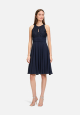 Abendkleid mit Spitze / Modellfoto Vorderseite (Outfit)