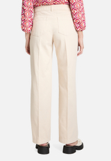 Casual-Hose mit Bügelfalte / Modellfoto Rückseite