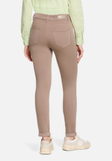 Slim Fit Jeans  mit Stretch Anteil Style Sunny  / Modellfoto Rückseite