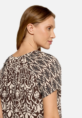 Blusenshirt mit Rüschen / Detailbild