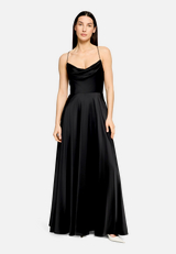 Abendkleid mit Wasserfallausschnitt / Modellfoto Vorderseite