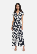 Jumpsuit mit Eingrifftaschen / Modellfoto Vorderseite