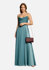 Clutch-Tasche unifarben / Modellfoto Vorderseite (Outfit)