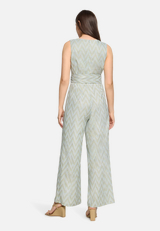 Jumpsuit mit Bindegürtel / Modellfoto Rückseite