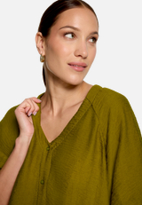 Kurzarm-Bluse mit Bindeband / Detailbild