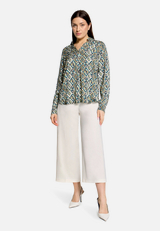 Culotte  mit Bügelfalte und elastischem Bund / Modellfoto Vorderseite (Outfit)