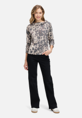 Sweatshirt mit Kragen / Modellfoto Vorderseite (Outfit)
