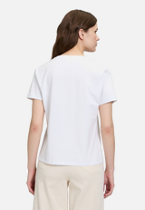 Basic Shirt mit Aufdruck / Modellfoto Rückseite
