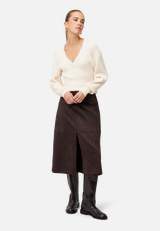 Pullover mit Perlen / Modellfoto Vorderseite (Outfit)
