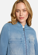 Jeansjacke mit Reißverschluss / Detailbild