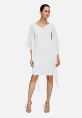 Chiffonstola mit Volant / Modellfoto Vorderseite (Outfit)