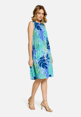 Plisseekleid ohne Arm / Modellfoto Vorderseite (Outfit)