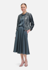 Blouson mit Pailletten / Modellfoto Vorderseite (Outfit)