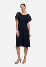 Cocktailkleid kurzarm / Modellfoto Vorderseite (Outfit)