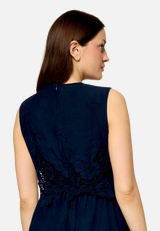 Midikleid mit V-Ausschnitt / Detailbild