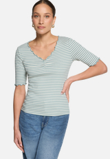 Shirt gestreift mit Raffung / Modellfoto Vorderseite