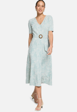 Midikleid mit Blumen-Stickerei / Modellfoto Vorderseite