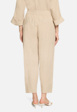 Leinenhose mit Gummizug / Modellfoto Rückseite