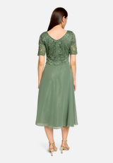 Cocktailkleid mit Spitze / Modellfoto Rückseite