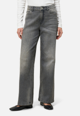 Jeans weites Bein 32 Inch / Modellfoto Vorderseite