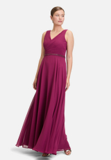 Abendkleid mit Plissee / Modellfoto Vorderseite