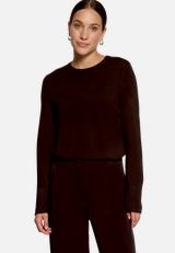 Basic-Pullover  mit Rundhalsausschnitt  / Modellfoto Vorderseite