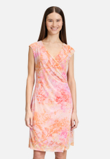 Casual-Kleid ohne Arm / Modellfoto Vorderseite