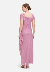 Abendkleid im Glitzer-Look / Modellfoto Rückseite