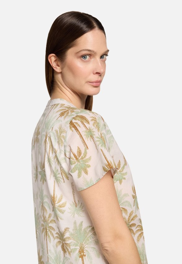 Blusenshirt mit Rüschen / Detailbild