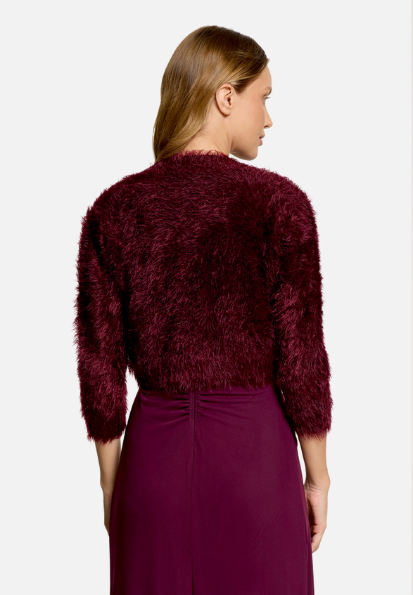 Strickbolero mit Struktur / Modellfoto Rückseite