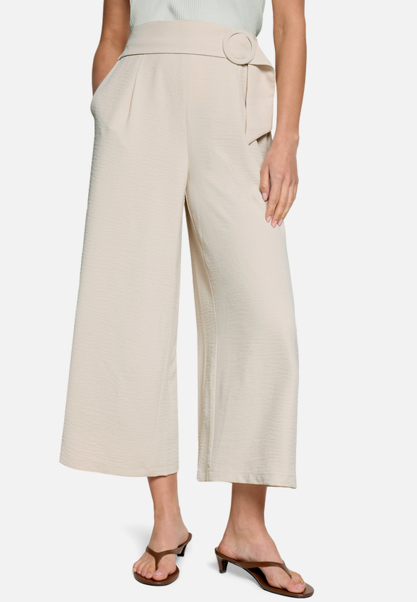 Stoffhose  7/8 Länge mit Schnalle / Modellfoto Vorderseite